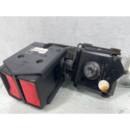Attache ceinture arriere droit RENAULT CLIO 2