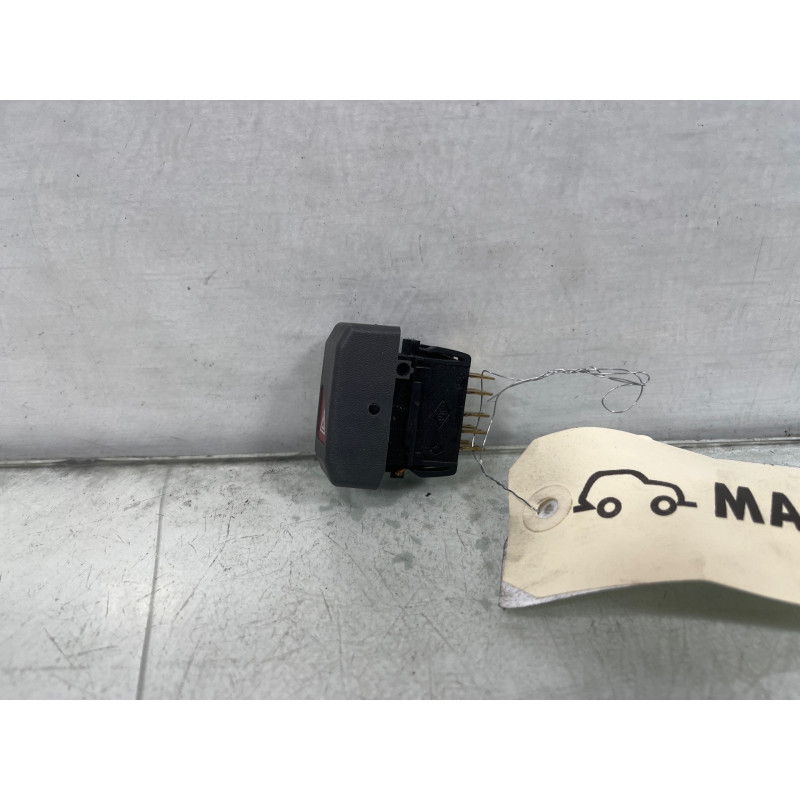 Bouton de warning RENAULT CLIO 1 Photo n°2