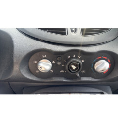 Attache ceinture arriere droit RENAULT TWINGO 2