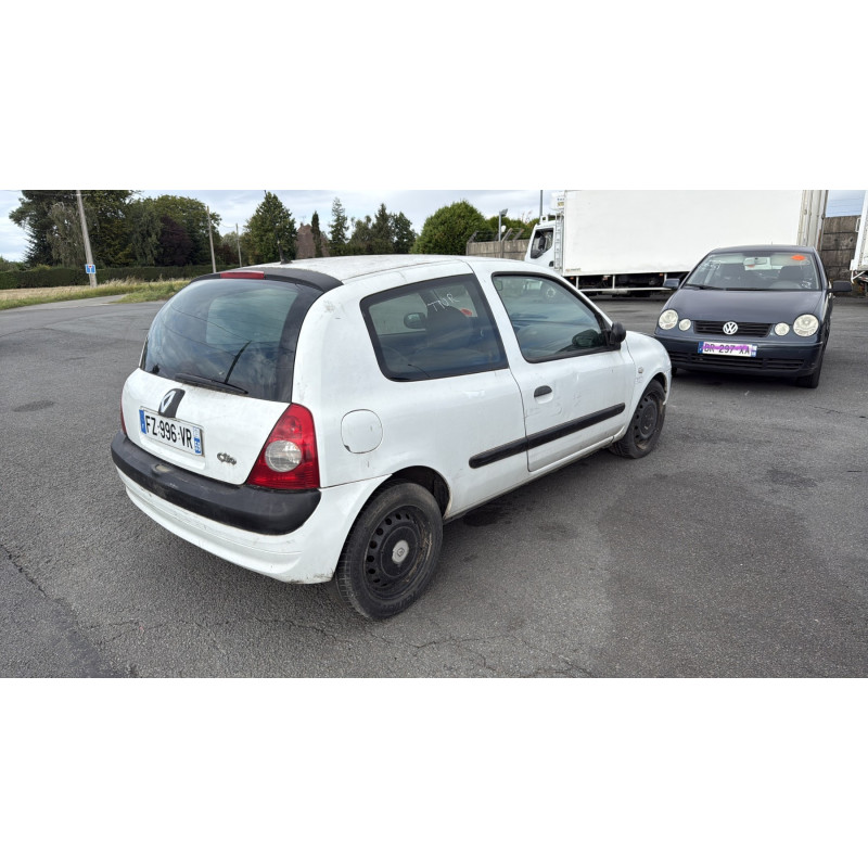Pare choc arriere RENAULT CLIO 2 Photo n°9