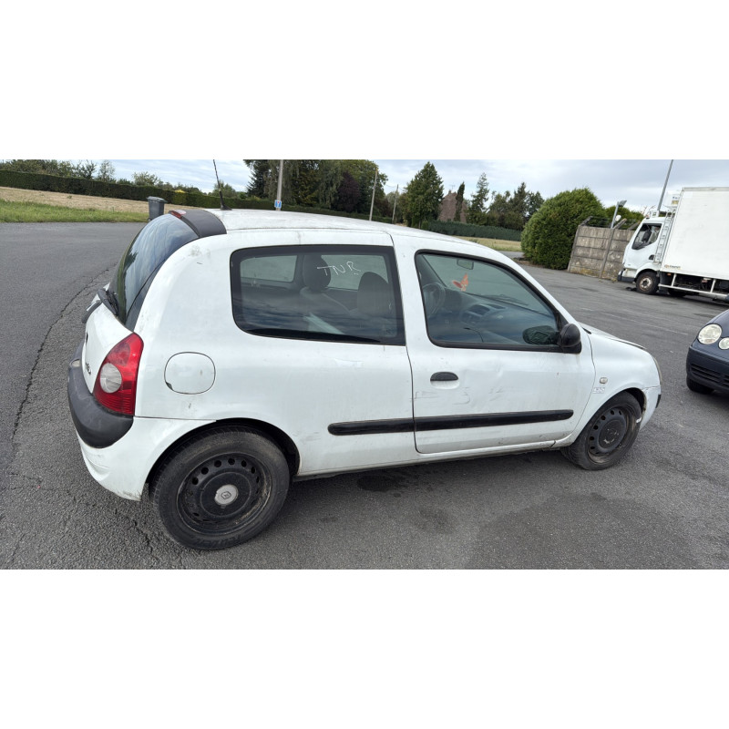 Pare choc arriere RENAULT CLIO 2 Photo n°13