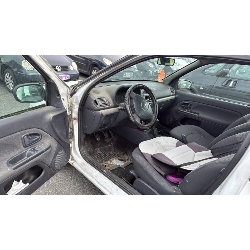 Pare choc arriere RENAULT CLIO 2 Photo n°17