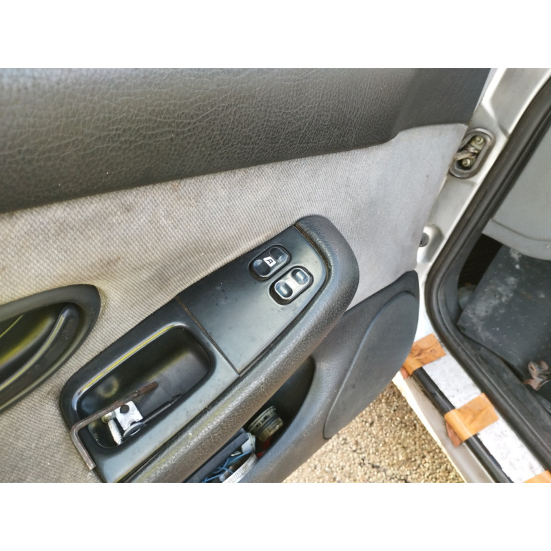Malle/Hayon arriere PEUGEOT 406 Photo n°17