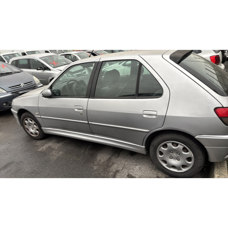 Calandre PEUGEOT 306 Photo n°15