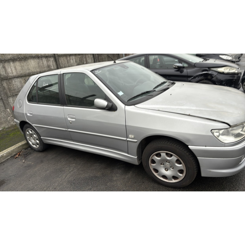 Calandre PEUGEOT 306 Photo n°16
