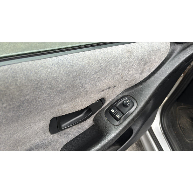 Calandre PEUGEOT 306 Photo n°19