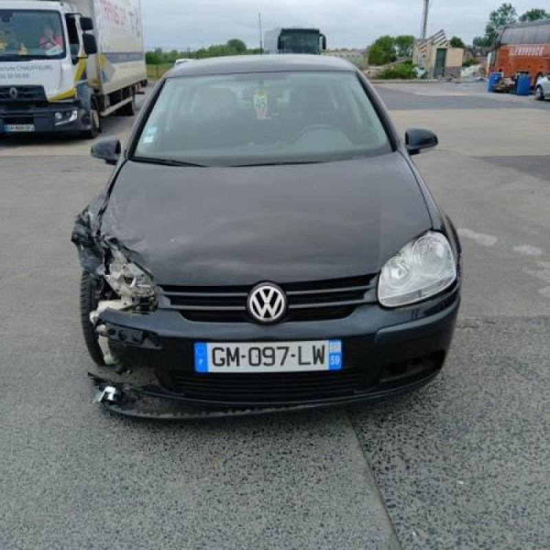 Feu arriere secondaire gauche (feux) VOLKSWAGEN GOLF 5 Photo n°4
