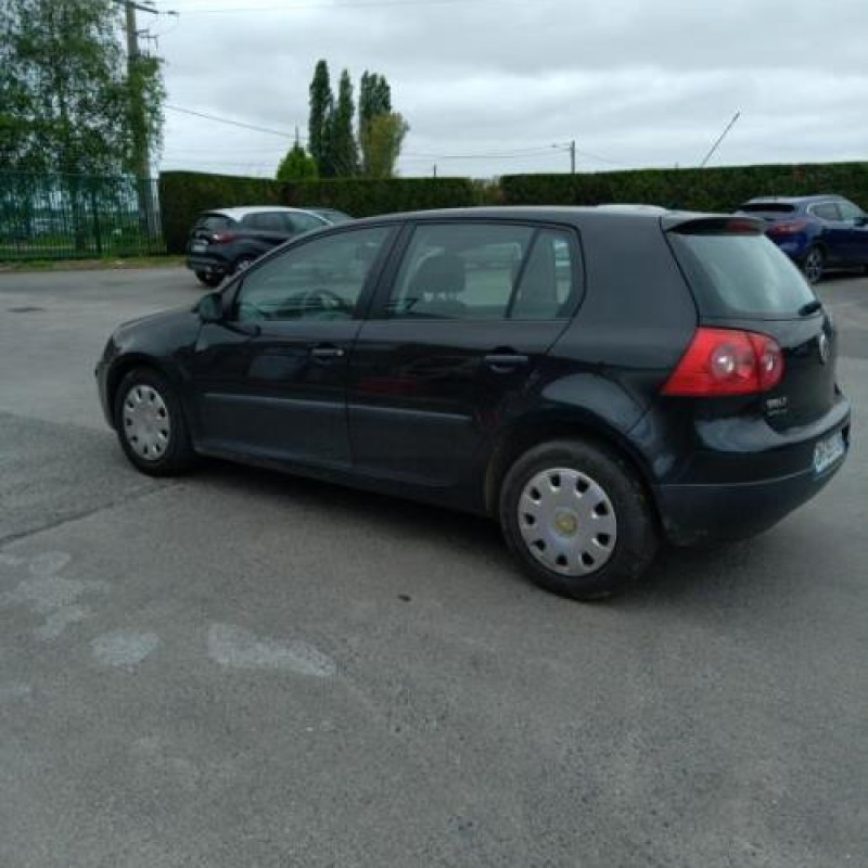 Feu arriere secondaire gauche (feux) VOLKSWAGEN GOLF 5 Photo n°7