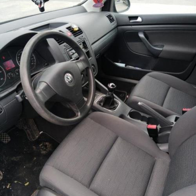 Feu arriere secondaire gauche (feux) VOLKSWAGEN GOLF 5 Photo n°8