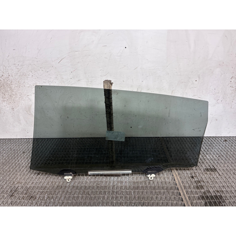 Vitre arriere droit TOYOTA COROLLA VERSO 2 Photo n°1