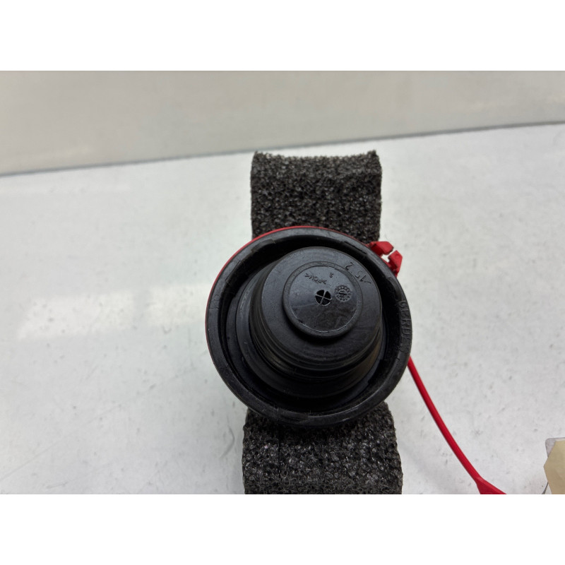 Bouchon de carburant OPEL ASTRA K Photo n°1