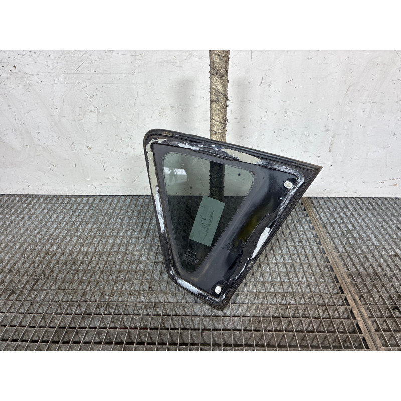 Custode arriere gauche TOYOTA COROLLA VERSO 2 Photo n°2