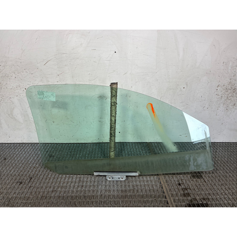 Vitre avant gauche FORD KA 1 Photo n°1