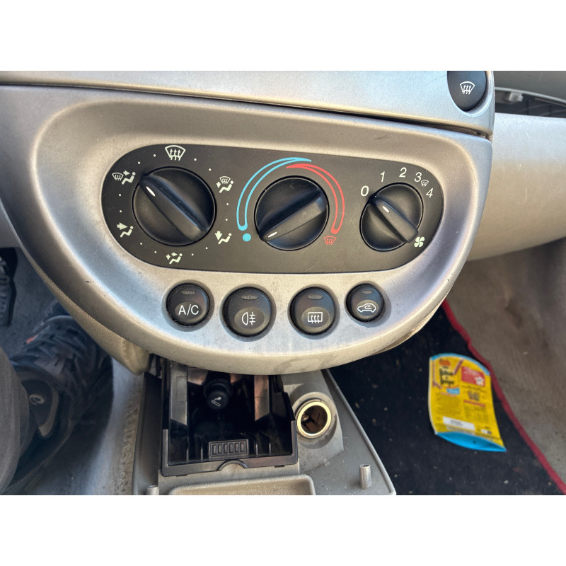 Vitre avant gauche FORD KA 1 Photo n°19