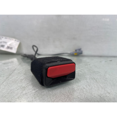 Attache ceinture avant gauche PEUGEOT 2008 1