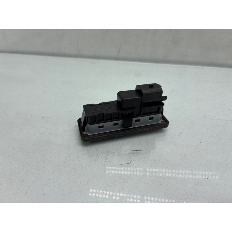 Bouton de coffre PEUGEOT 3008 2 Photo n°4