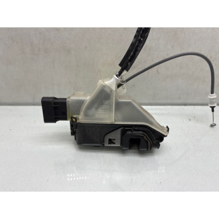 Serrure avant droit PEUGEOT 3008 2