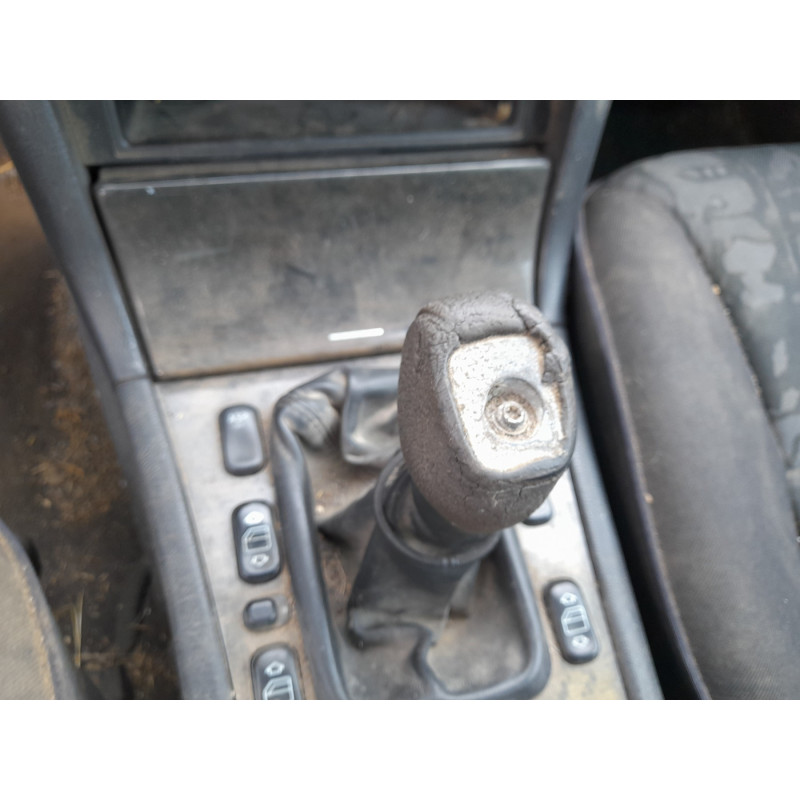 Serrure avant gauche MERCEDES CLASSE E 210 Photo n°13