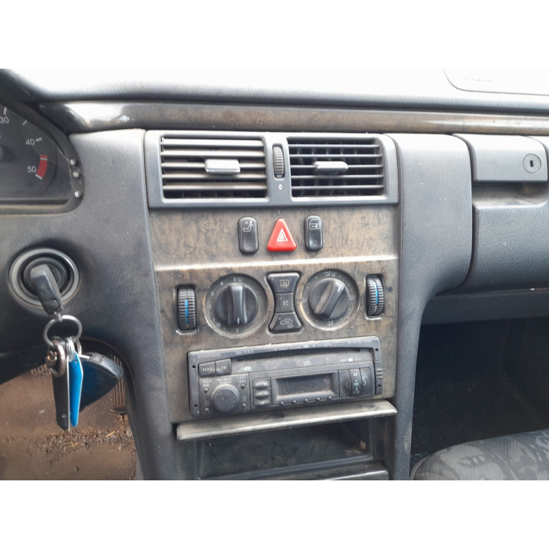 Serrure avant gauche MERCEDES CLASSE E 210 Photo n°14