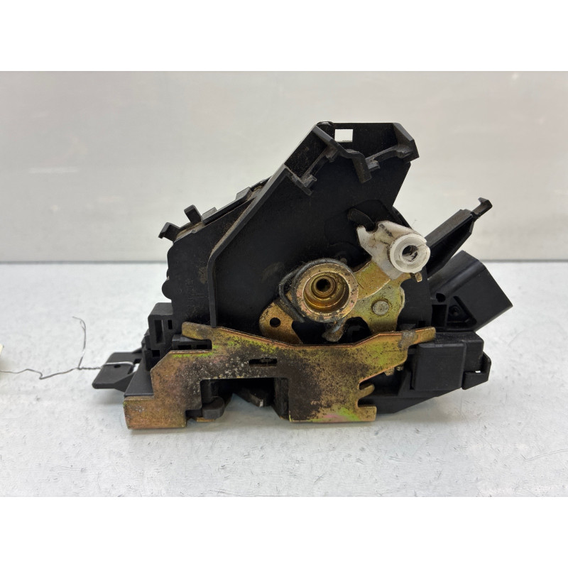 Serrure avant gauche FORD FOCUS 1 Photo n°5