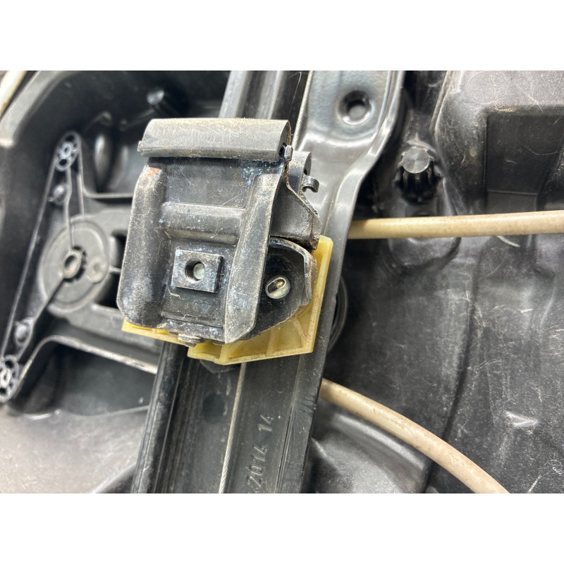 Leve vitre electrique avant gauche MERCEDES CLASSE C 205 Photo n°8