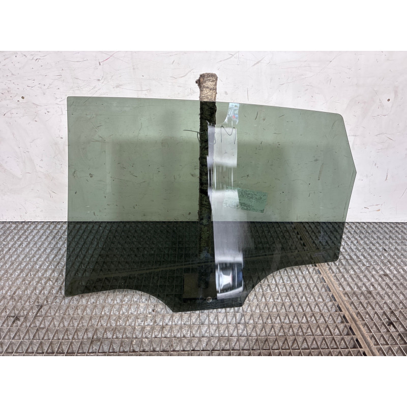 Vitre arriere droit VOLKSWAGEN POLO 6 Photo n°2
