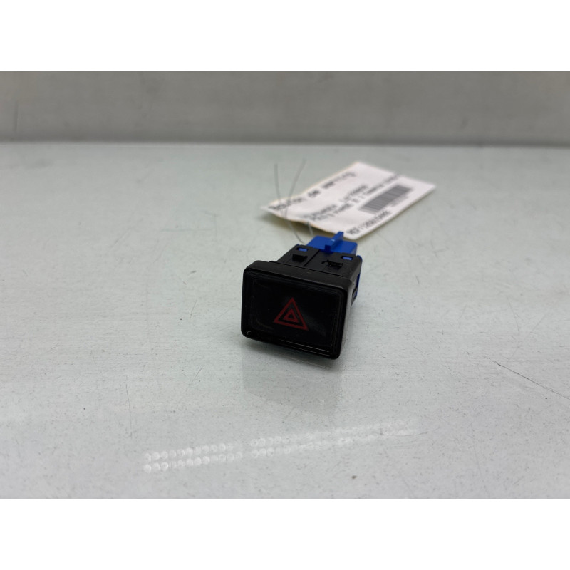 Bouton de warning VOLKSWAGEN POLO 6 Photo n°4