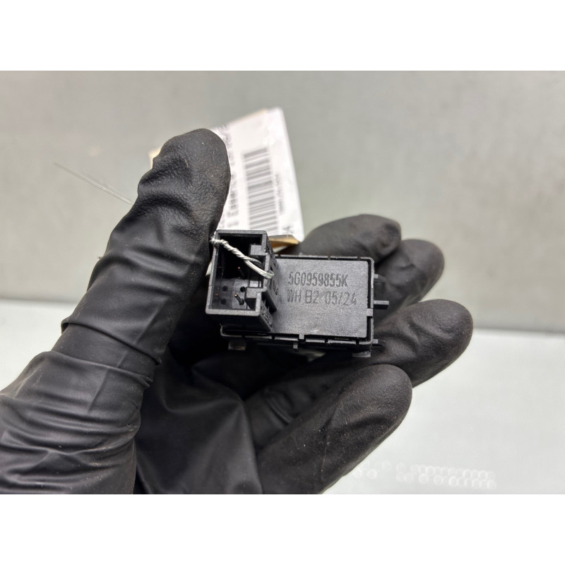 Interrupteur de leve vitre arriere droit VOLKSWAGEN POLO 6 Photo n°3