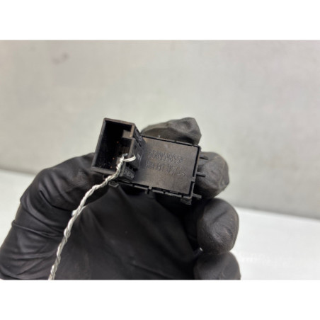 Interrupteur de leve vitre avant droit VOLKSWAGEN POLO 6