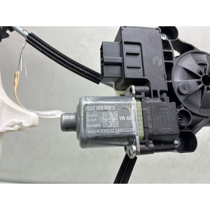 Leve vitre electrique arriere droit VOLKSWAGEN POLO 6 Photo n°1