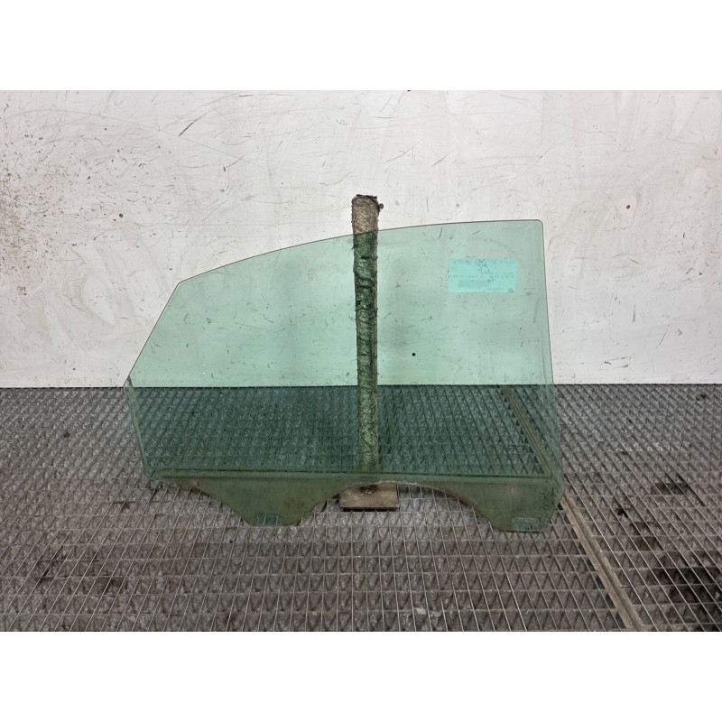 Vitre arriere gauche VOLVO S 40 2 Photo n°2