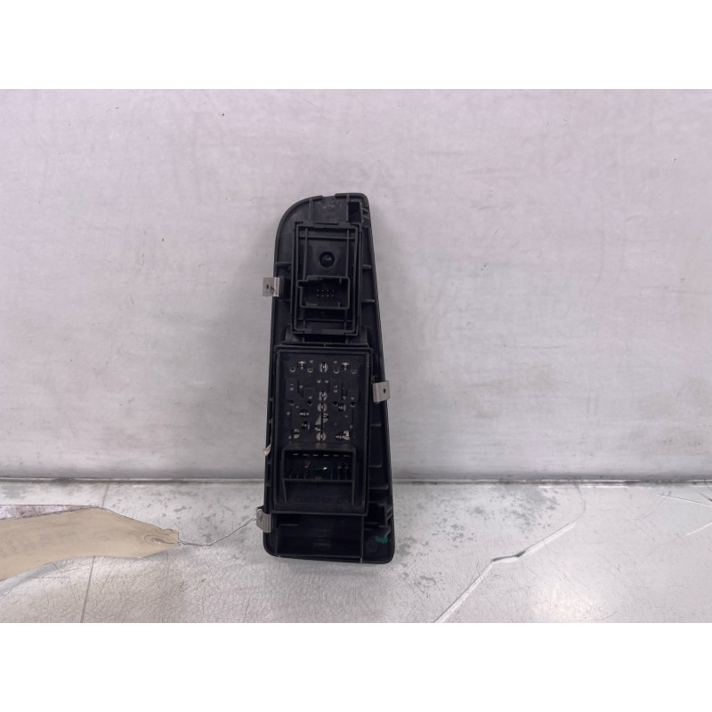 Interrupteur de leve vitre avant gauche FIAT GRANDE PUNTO Photo n°2