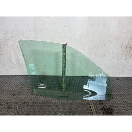 Vitre avant gauche RENAULT CLIO 2 Photo n°1