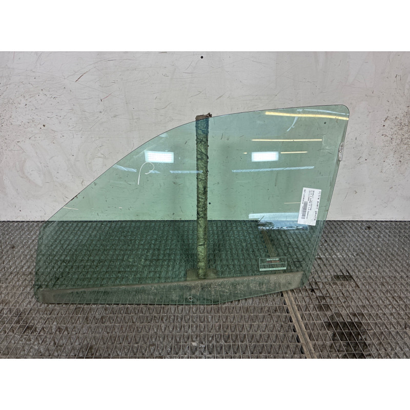 Vitre avant gauche RENAULT CLIO 2 Photo n°2