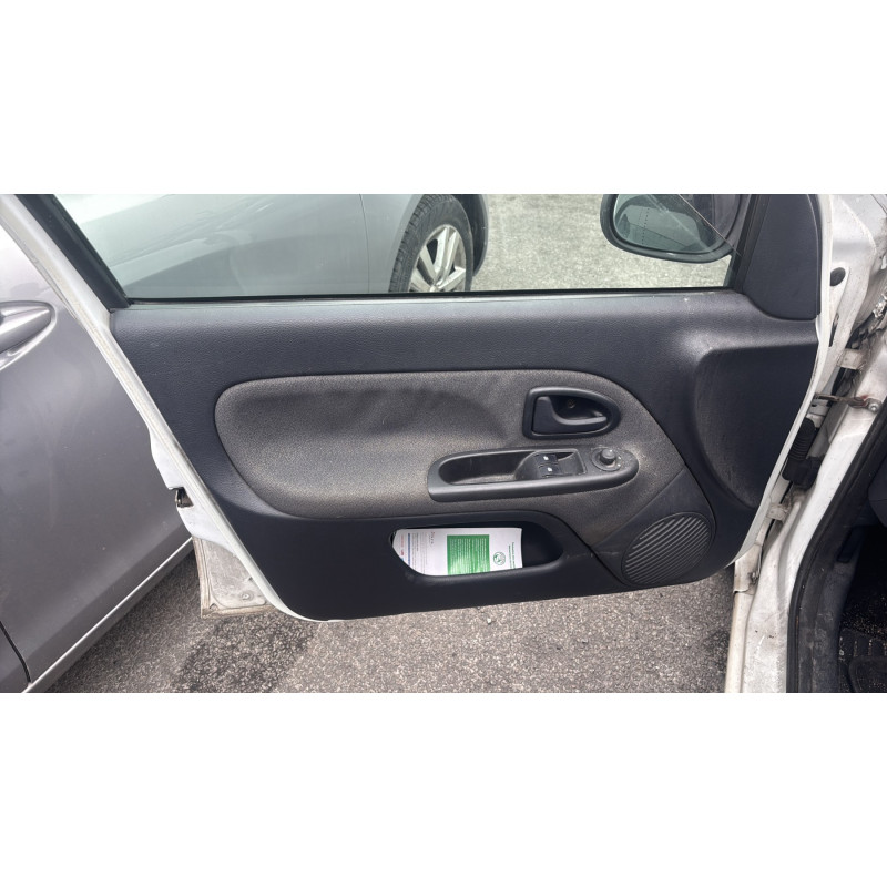 Vitre avant gauche RENAULT CLIO 2 Photo n°17