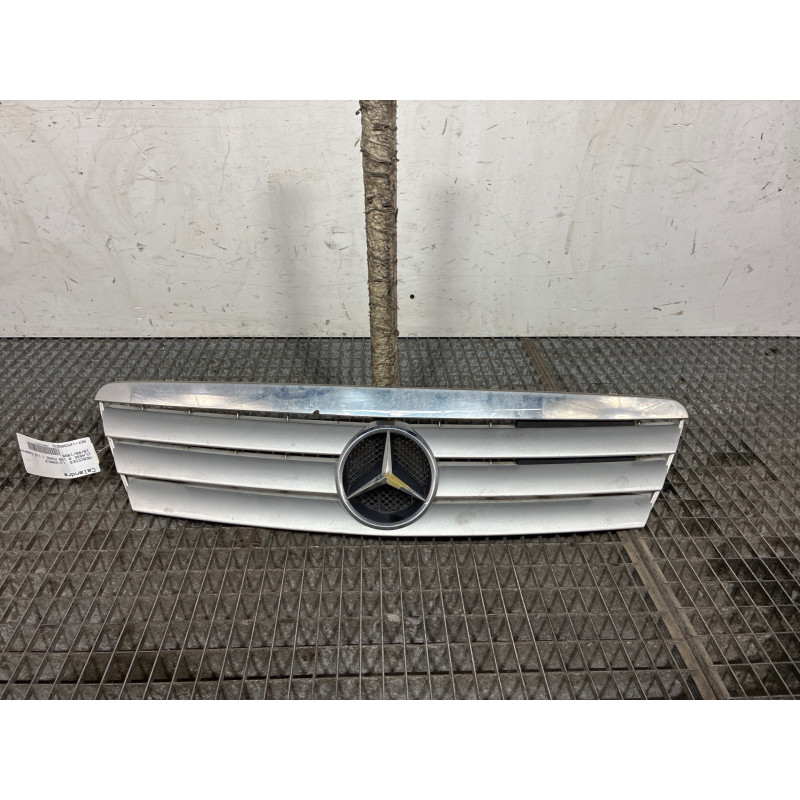 Calandre MERCEDES CLASSE A 168 Photo n°1