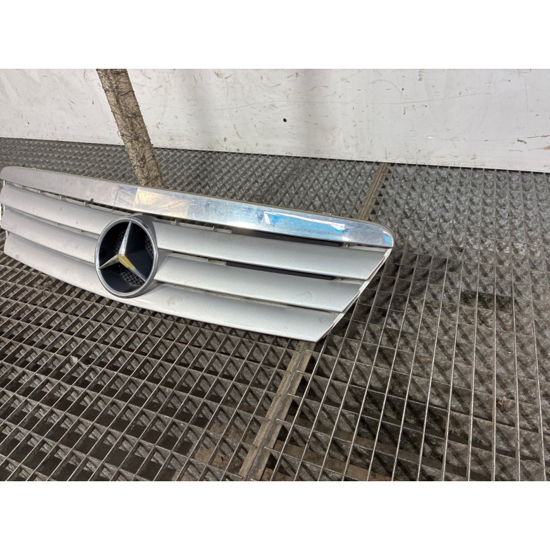 Calandre MERCEDES CLASSE A 168 Photo n°2