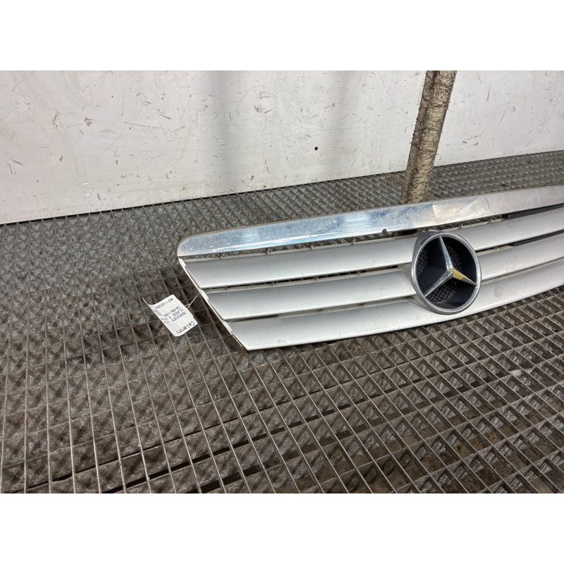 Calandre MERCEDES CLASSE A 168 Photo n°4
