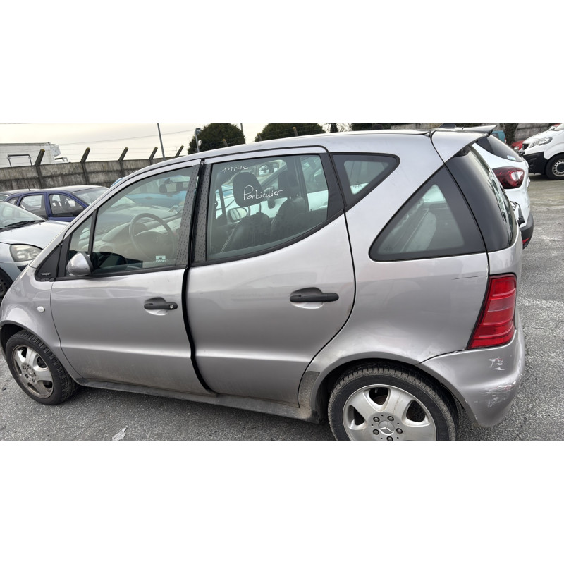 Calandre MERCEDES CLASSE A 168 Photo n°12
