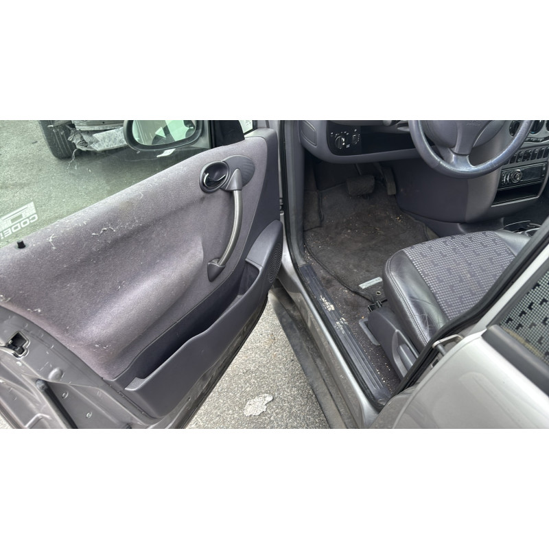 Calandre MERCEDES CLASSE A 168 Photo n°14
