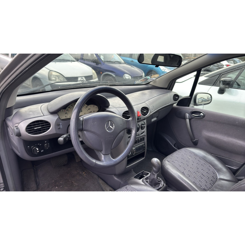 Calandre MERCEDES CLASSE A 168 Photo n°17