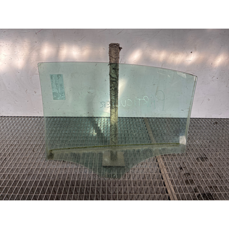 Vitre arriere droit MERCEDES CLASSE A 176 Photo n°2