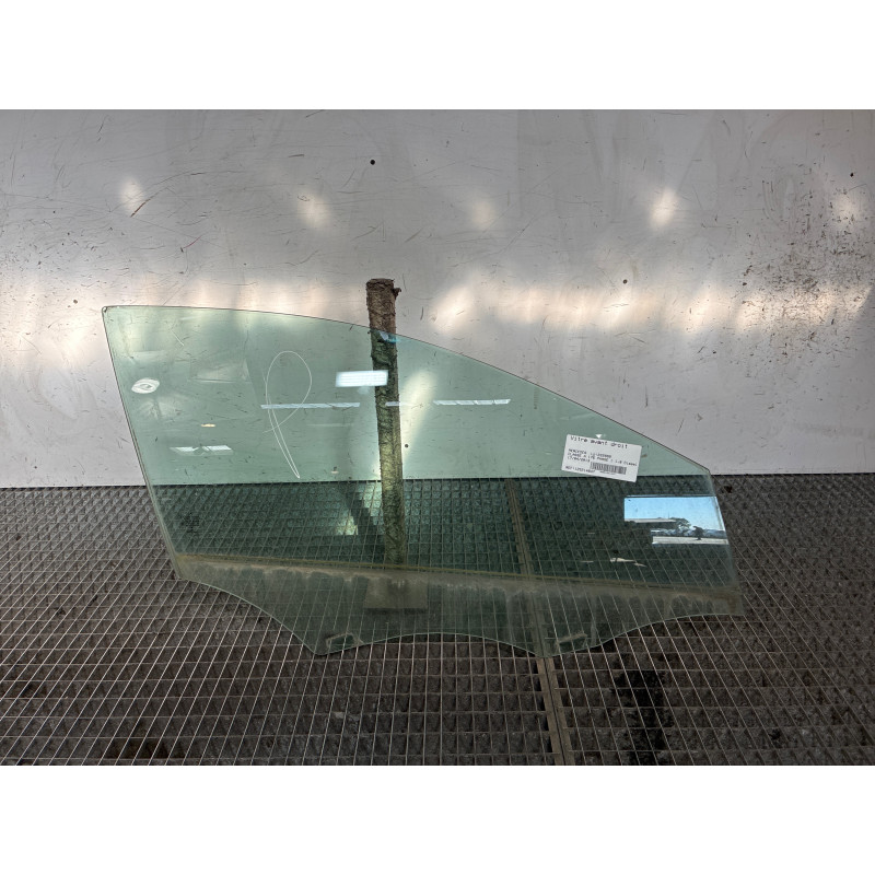 Vitre avant droit MERCEDES CLASSE A 176 Photo n°1