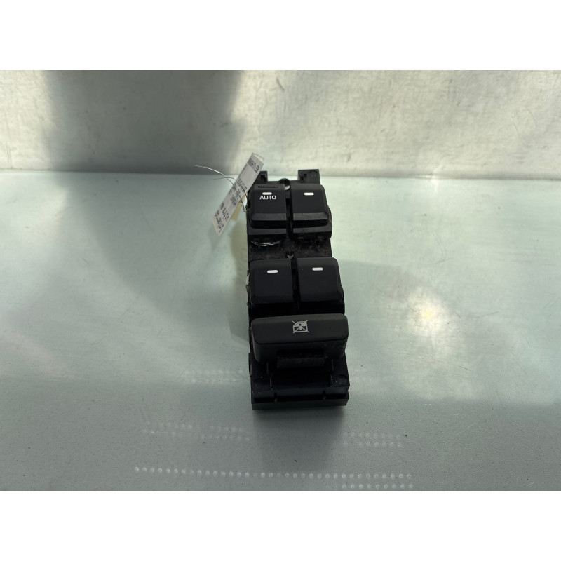 Interrupteur de leve vitre avant gauche HYUNDAI I 20 2 Photo n°1