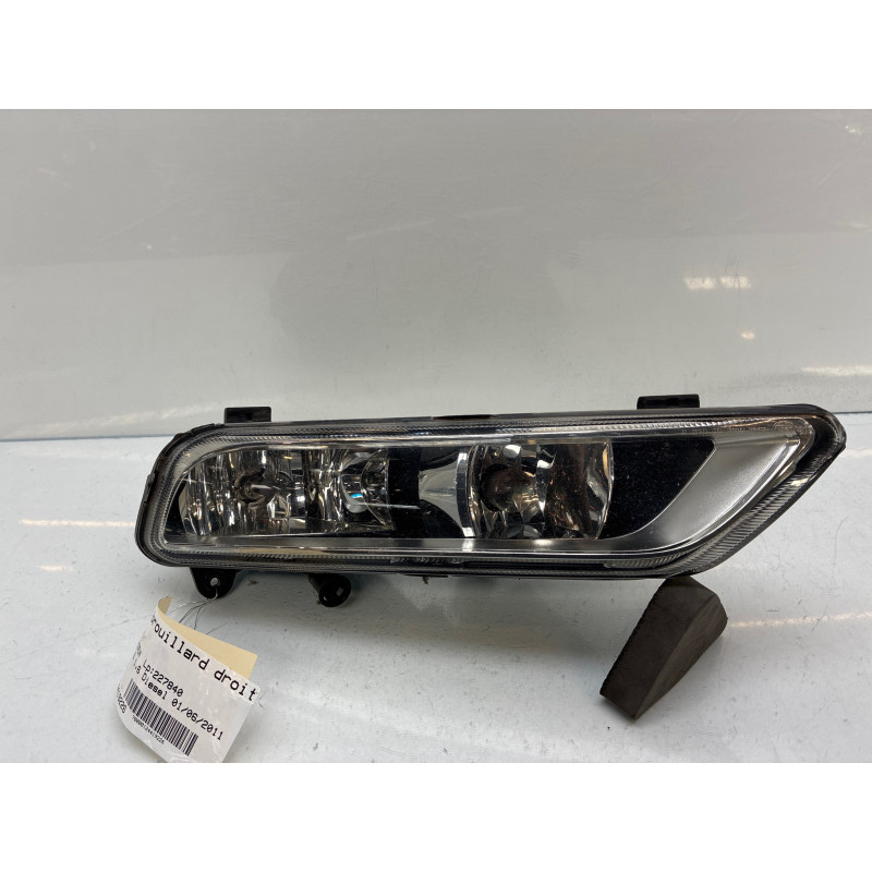 Anti brouillard droit (feux) VOLKSWAGEN PASSAT 6 Photo n°1