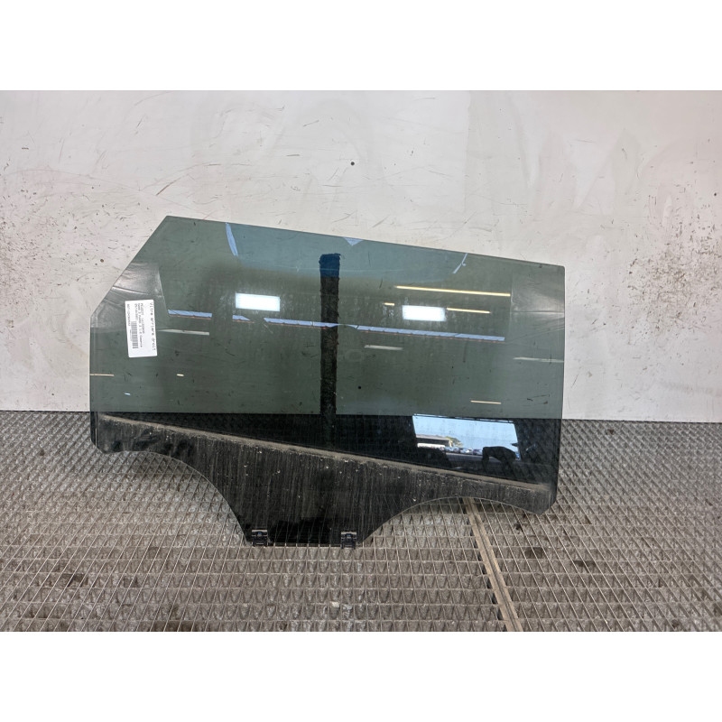 Vitre arriere droit PEUGEOT 5008 2 Photo n°1