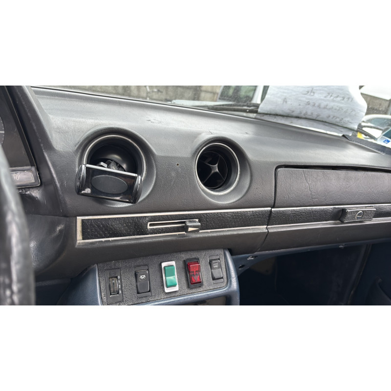 Pare choc arriere MERCEDES 200 W123 Photo n°20