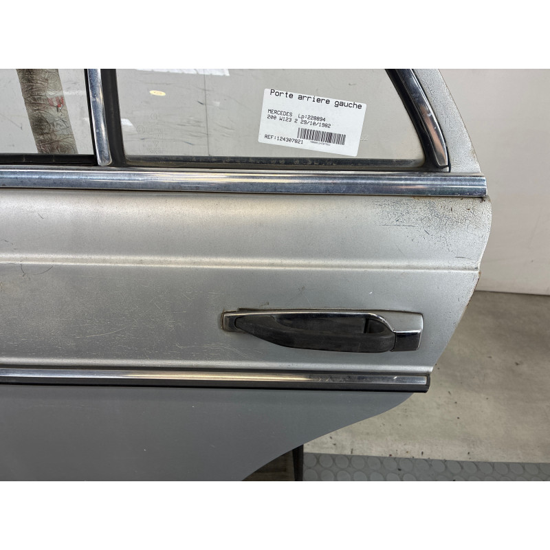 Porte arriere gauche MERCEDES 200 W123 Photo n°2