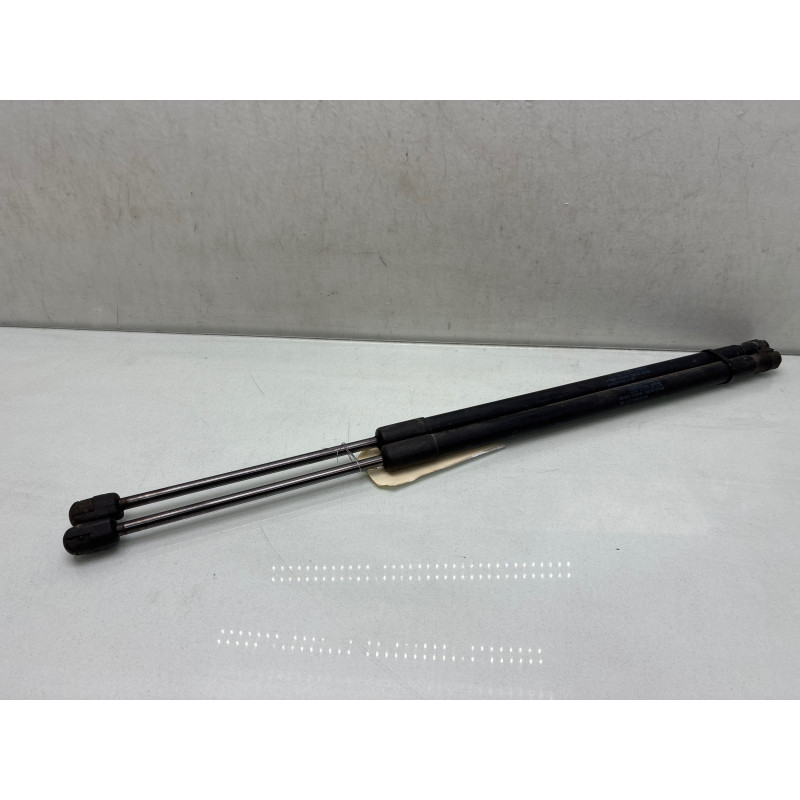 Verin de capot MERCEDES CLASSE E 207 Photo n°1