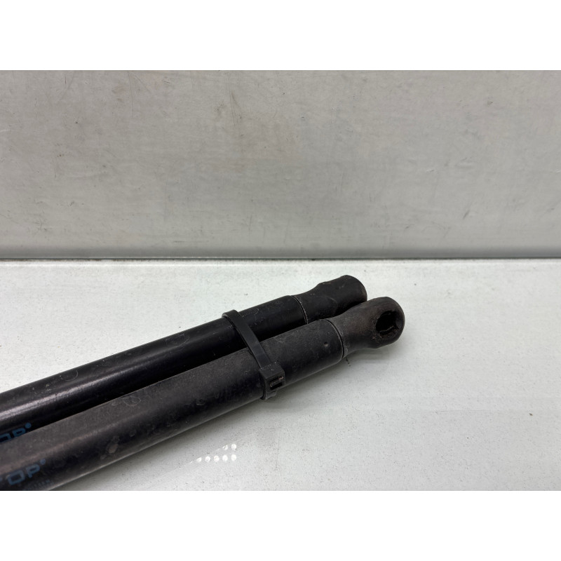 Verin de capot MERCEDES CLASSE E 207 Photo n°3